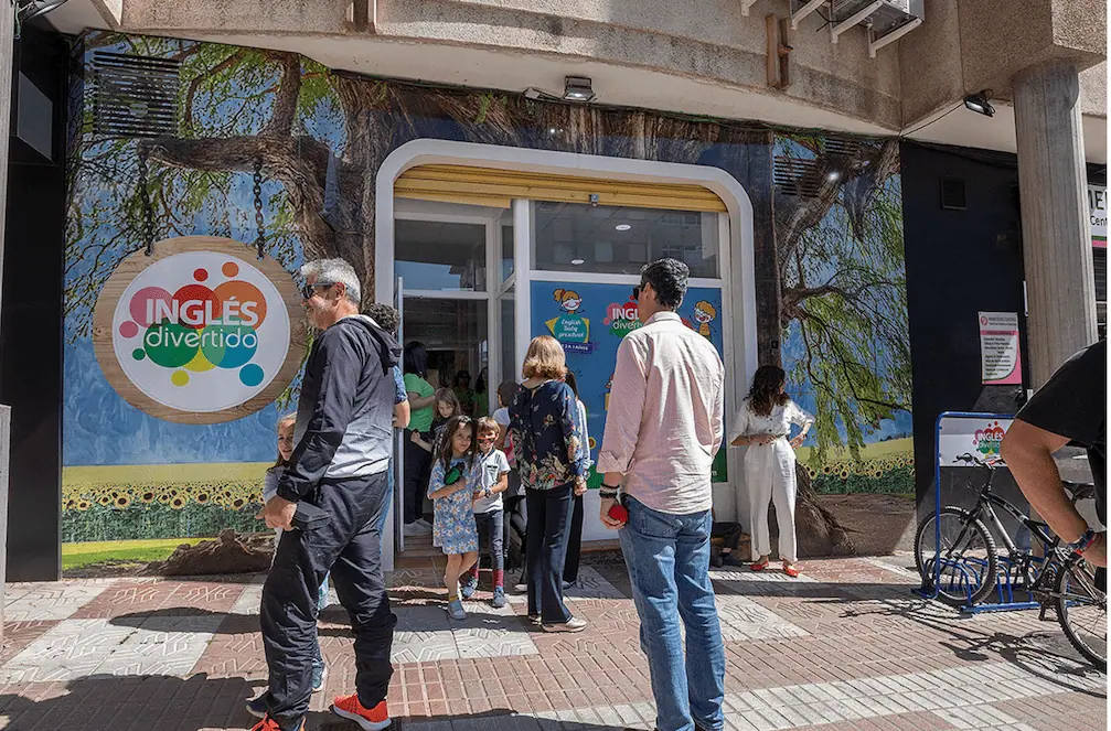 Fachada de Inglés Divertido, academia de inglés en Bola de Oro, Granada